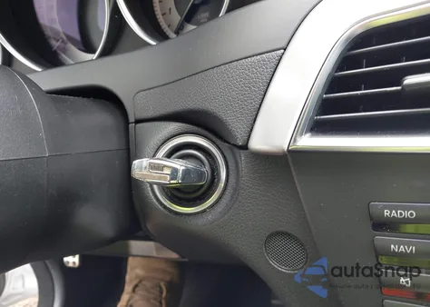 2014 Mercedes-Benz C 250 Luxury/Sport z USA, uszkodzony, nr VIN WDDGF4HBXEG232877